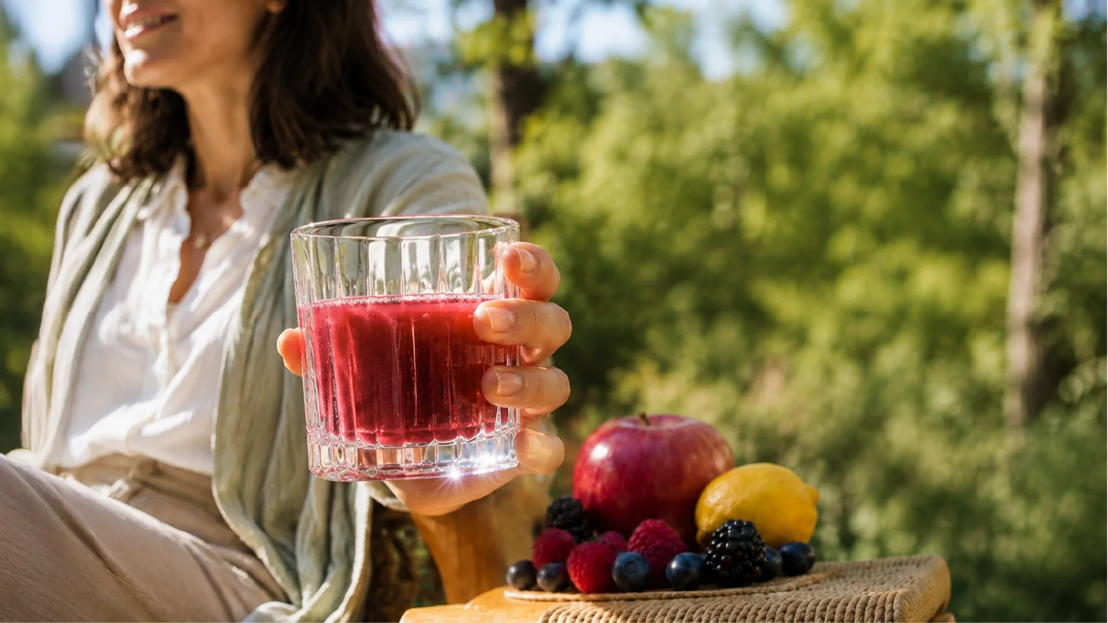 Apple Berry Juice Recipe with Lemon | Kitchen Mama